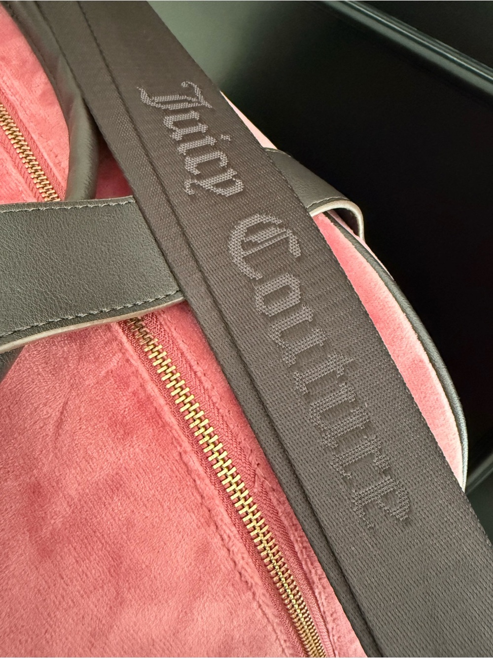 Juicy Couture Juicy Crown Weekender Duffle Bag Chateau Rose Velvet Bow Charm - Picture 5 of 10